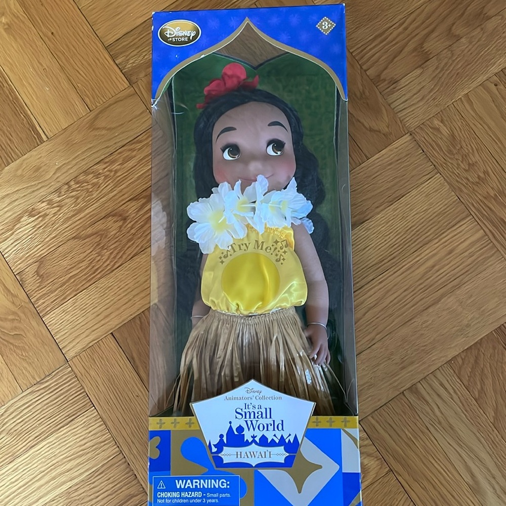 Disney Animator's Collection HAWAII IT'S A SMALL WORLD Singing Doll RETIRED NEW